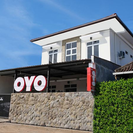 Oyo 995 アリスズ ホームステイ シャリアー Jembel エクステリア 写真