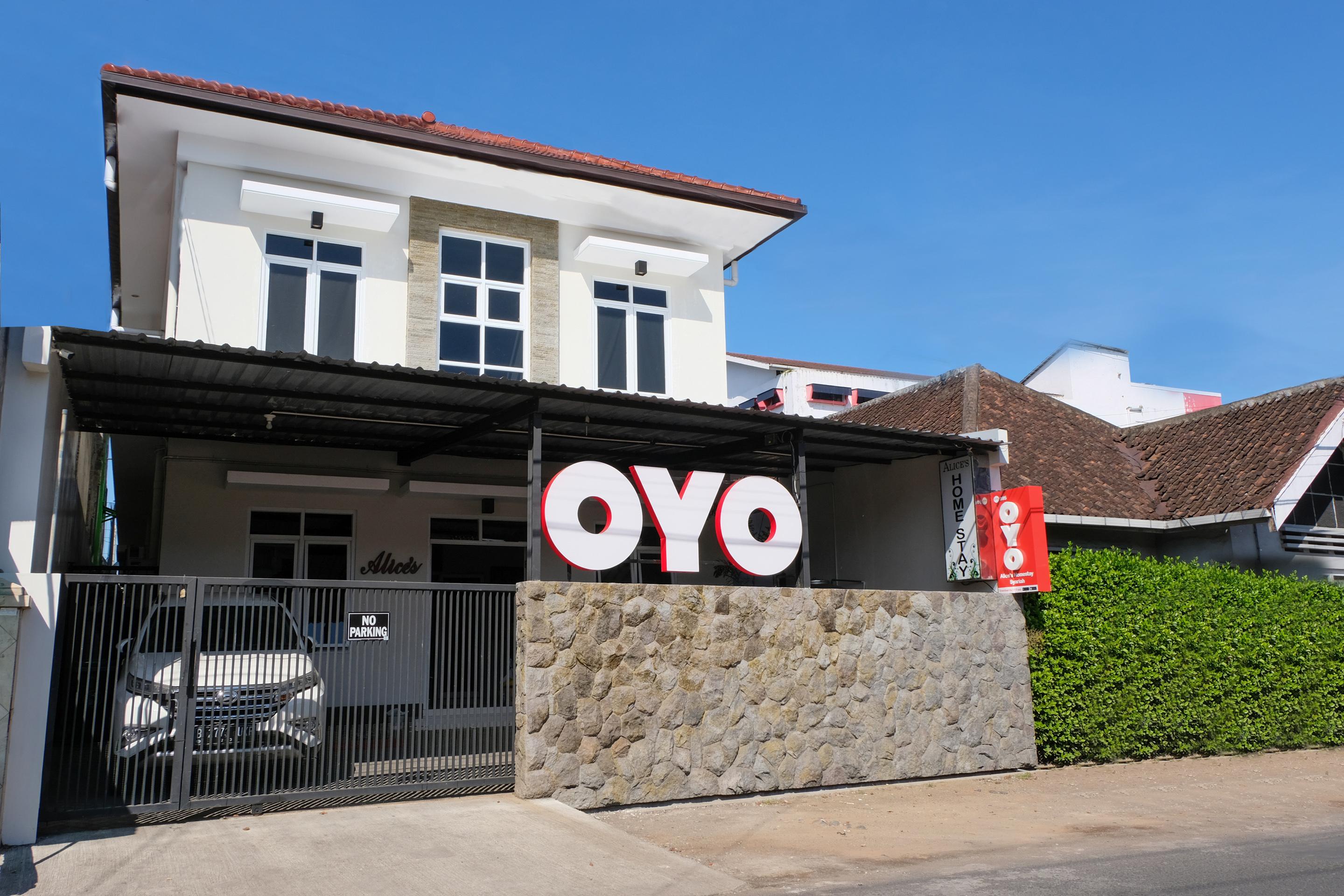 Oyo 995 アリスズ ホームステイ シャリアー Jembel エクステリア 写真