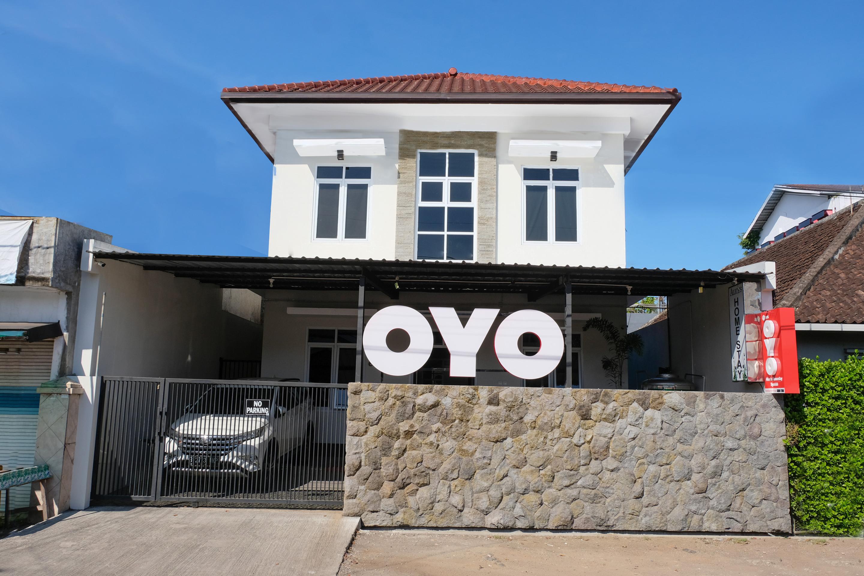 Oyo 995 アリスズ ホームステイ シャリアー Jembel エクステリア 写真